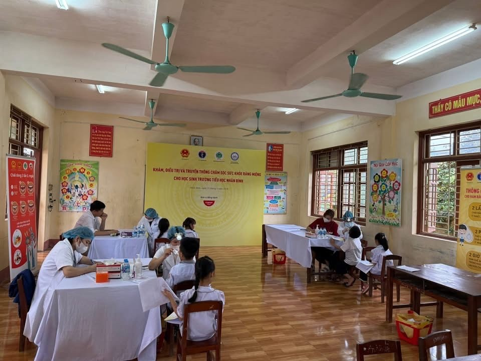 Chương trình triển khai khám sàng lọc bệnh răng miệng cho học sinh tại 9 trường tiểu học trên địa bàn tỉnh Ninh Bình